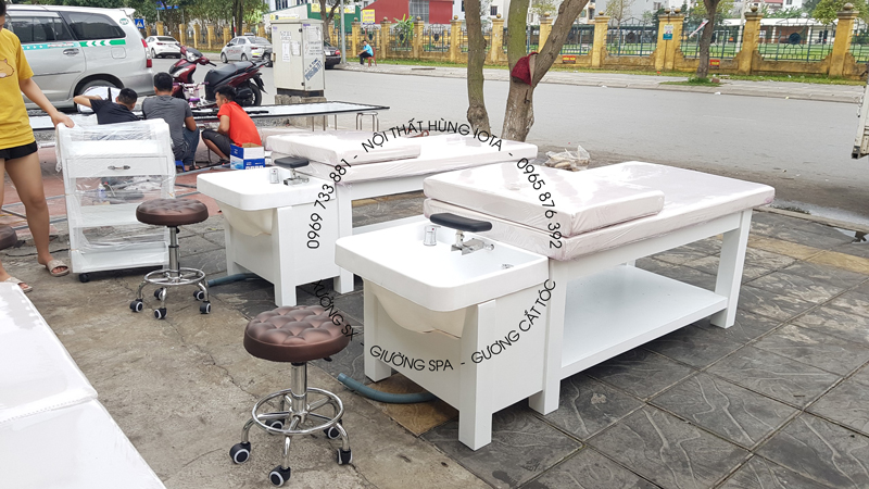 Lắp đặt giường gội spa 2 in 1 màu trắng và xe đẩy spa tại Bắc Ninh