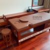 Giường spa massage màu đỏ giả gỗ hương đẹp sang trọng