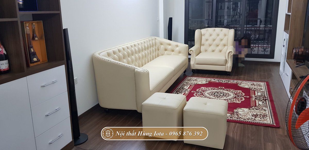 Sofa cổ điển màu trắng lắp đặt tại Hà Nội
