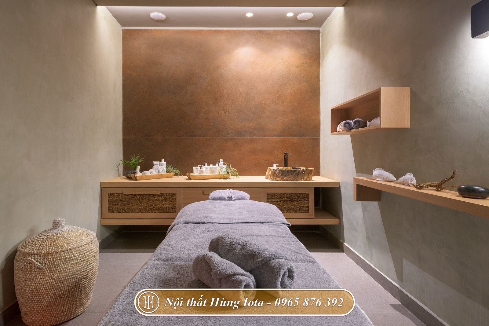 Phòng massage spa màu gỗ ấm cúng