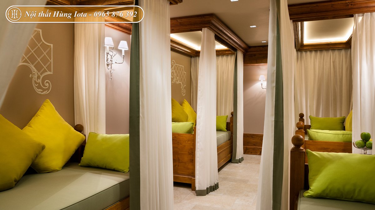 Trang trí phòng spa đẹp đơn giản bằng giường massage gỗ