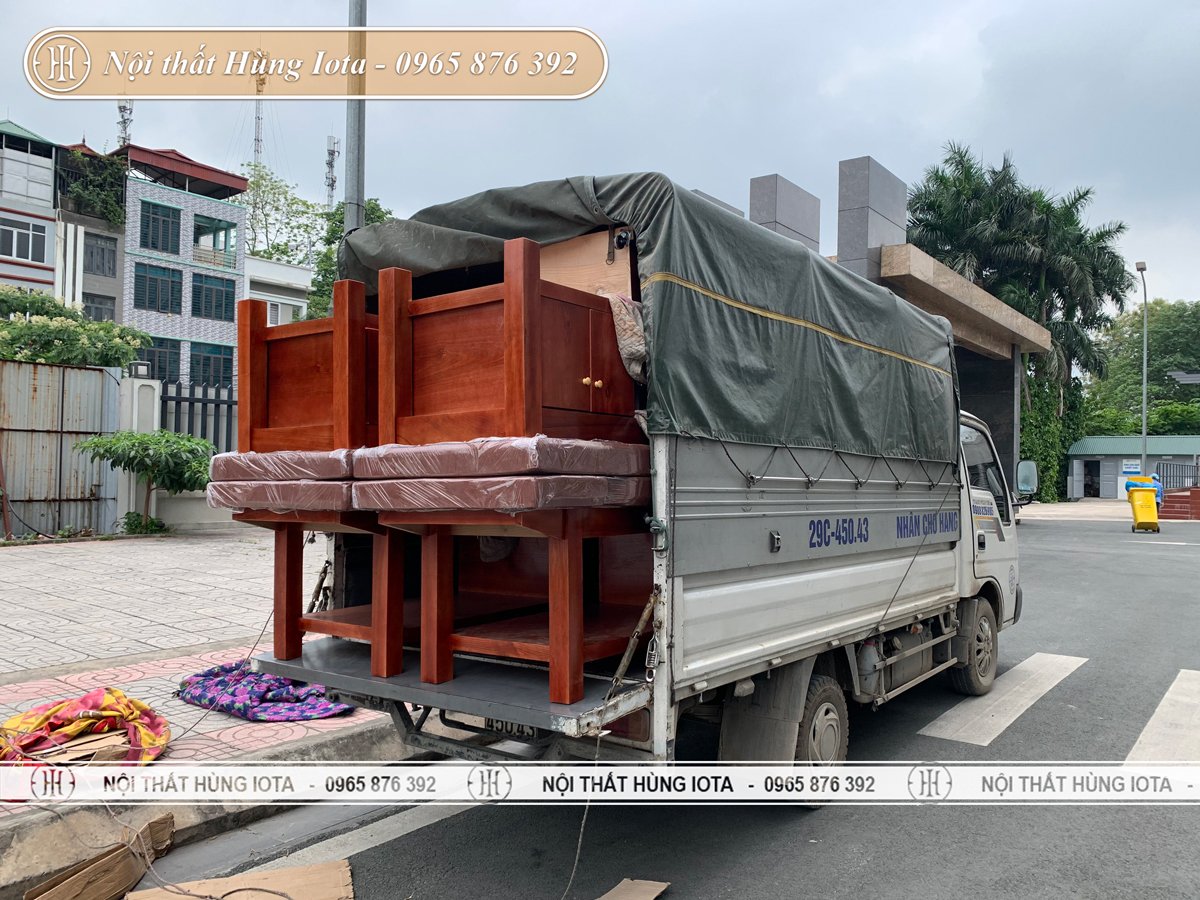 Vận chuyển giường gỗ cho bệnh viện Phương Đông 