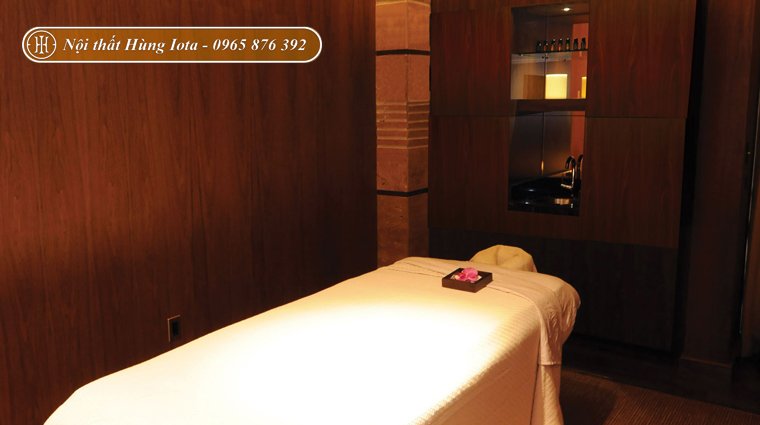 Thiết kế phòng massage spa tone màu nâu gỗ thanh lịch