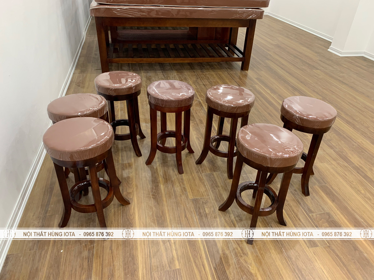 Ghế gỗ chân quỳ màu nâu cho phòng khám đông y