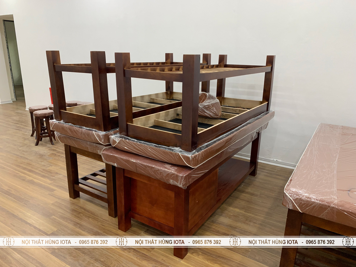 Lắp đặt giường gỗ bệnh viện màu nâu cánh gián