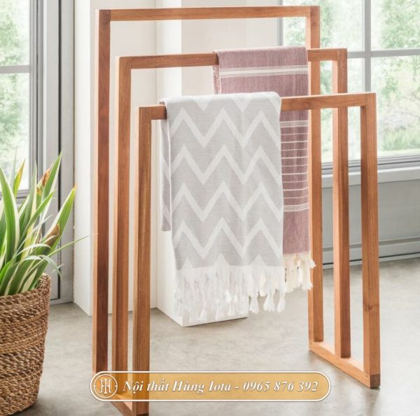 Giá treo khăn tắm 3 tầng cho gia đình, spa màu gỗ tự nhiên