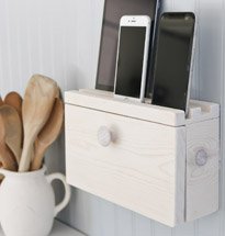 Kệ treo tường đựng sạc điện thoại nhỏ gọn màu gỗ KG56