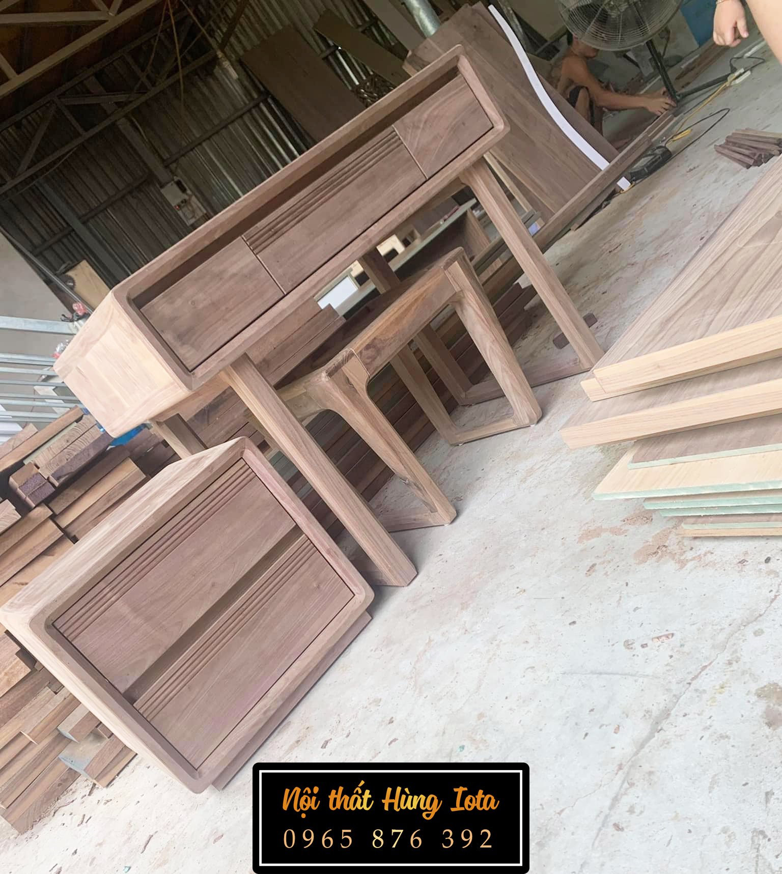 Xưởng sản xuất bàn ghế gỗ óc chó uy tín tại Hà Nội