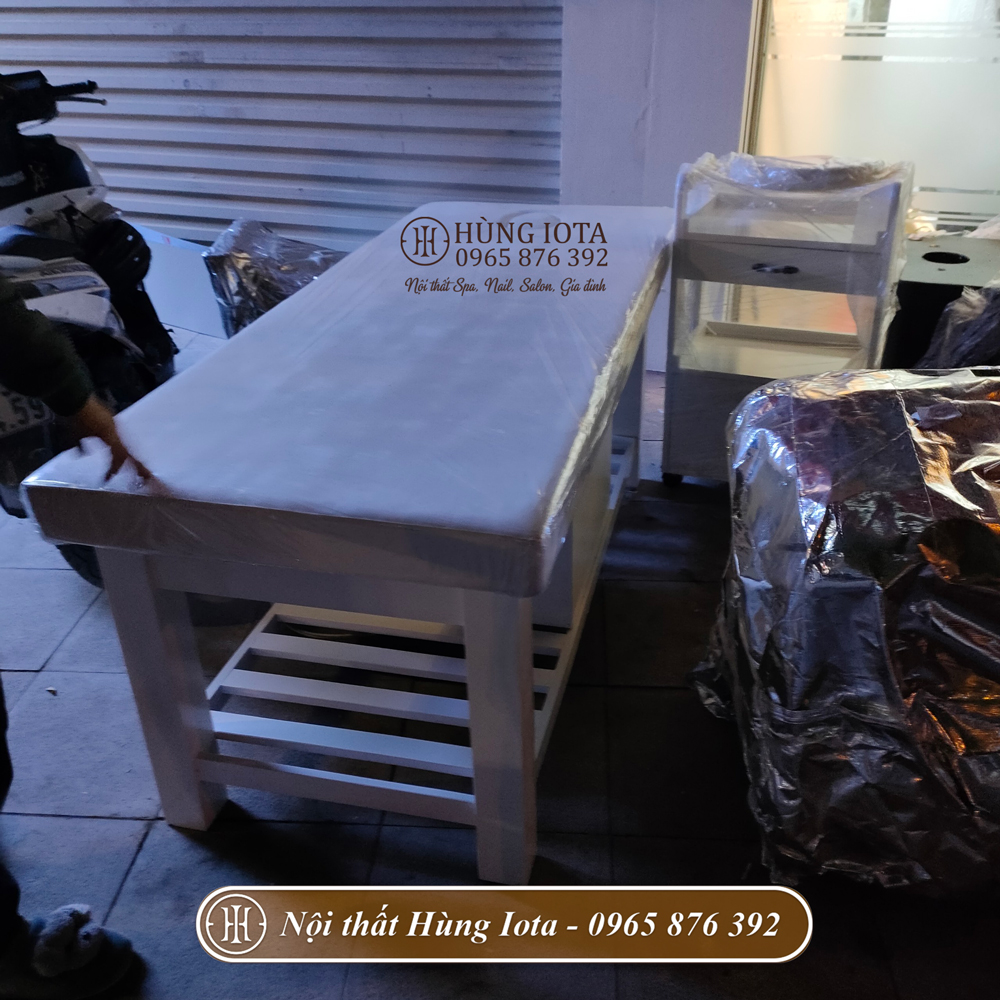 Lắp đặt giường spa và xe đựng dụng cụ spa ở Thanh Xuân