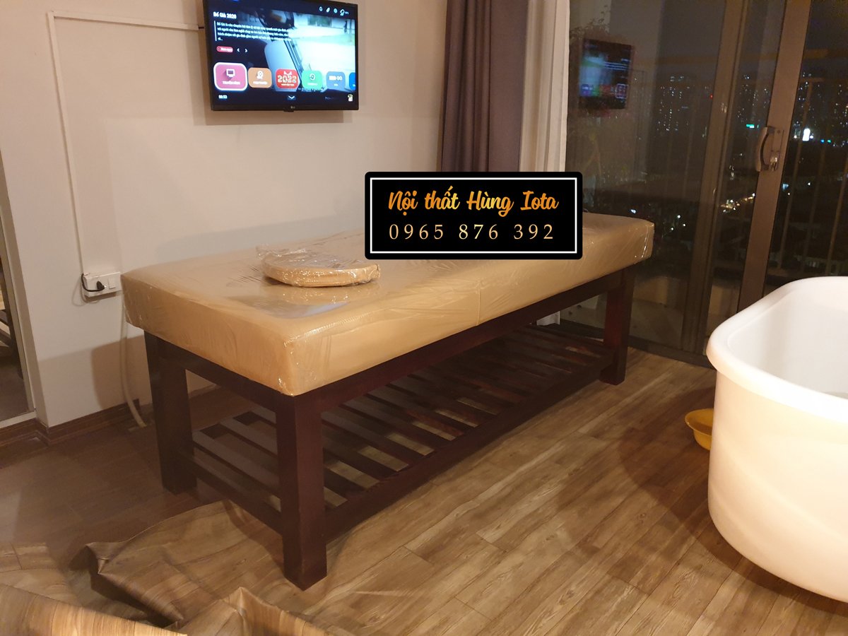 Giường massage spa chân gỗ đệm dày 15cm tại Hà Nội