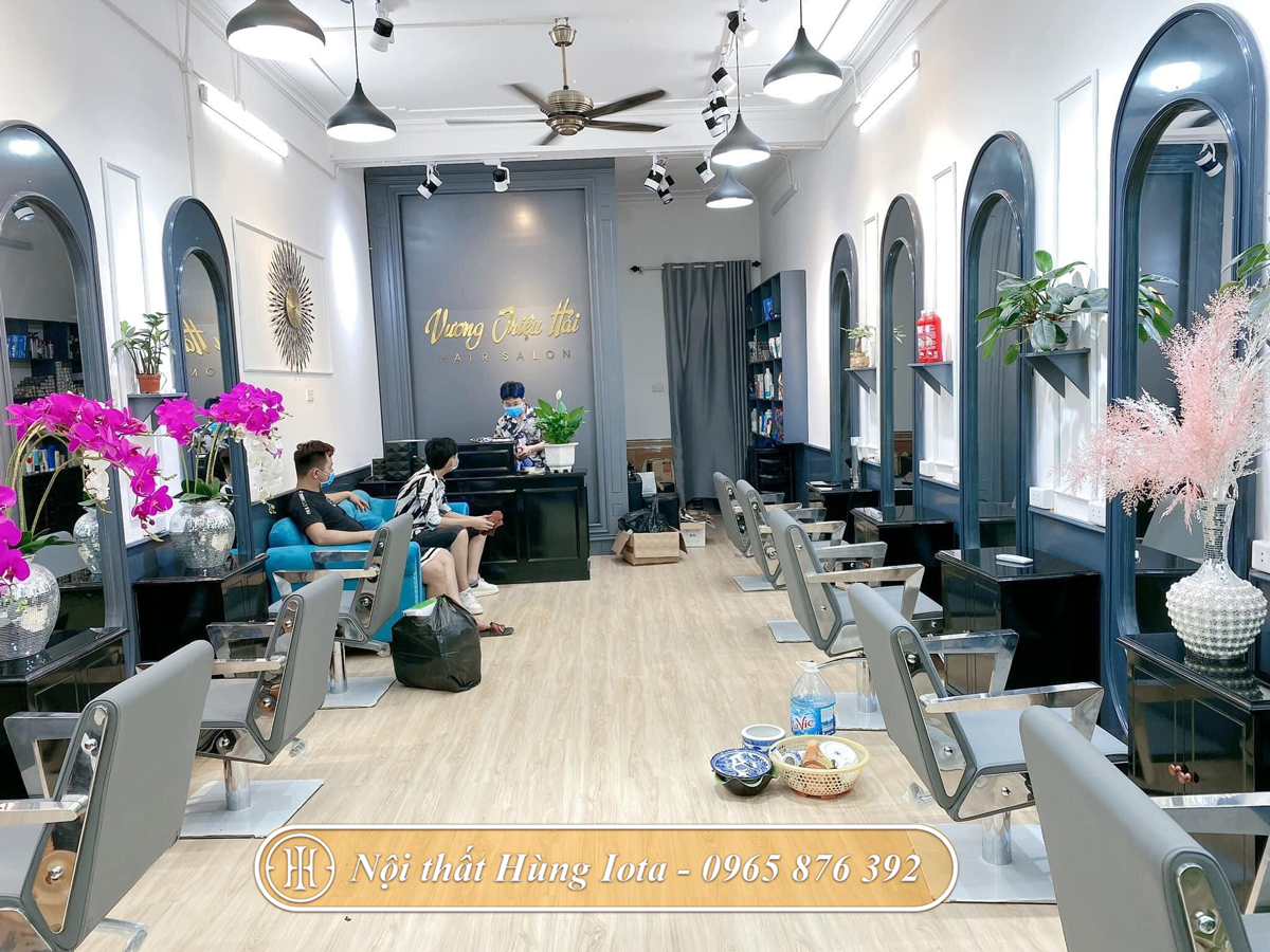 Lắp đặt gương cắt tóc mái vòm cho hair salon tại Hà Nội