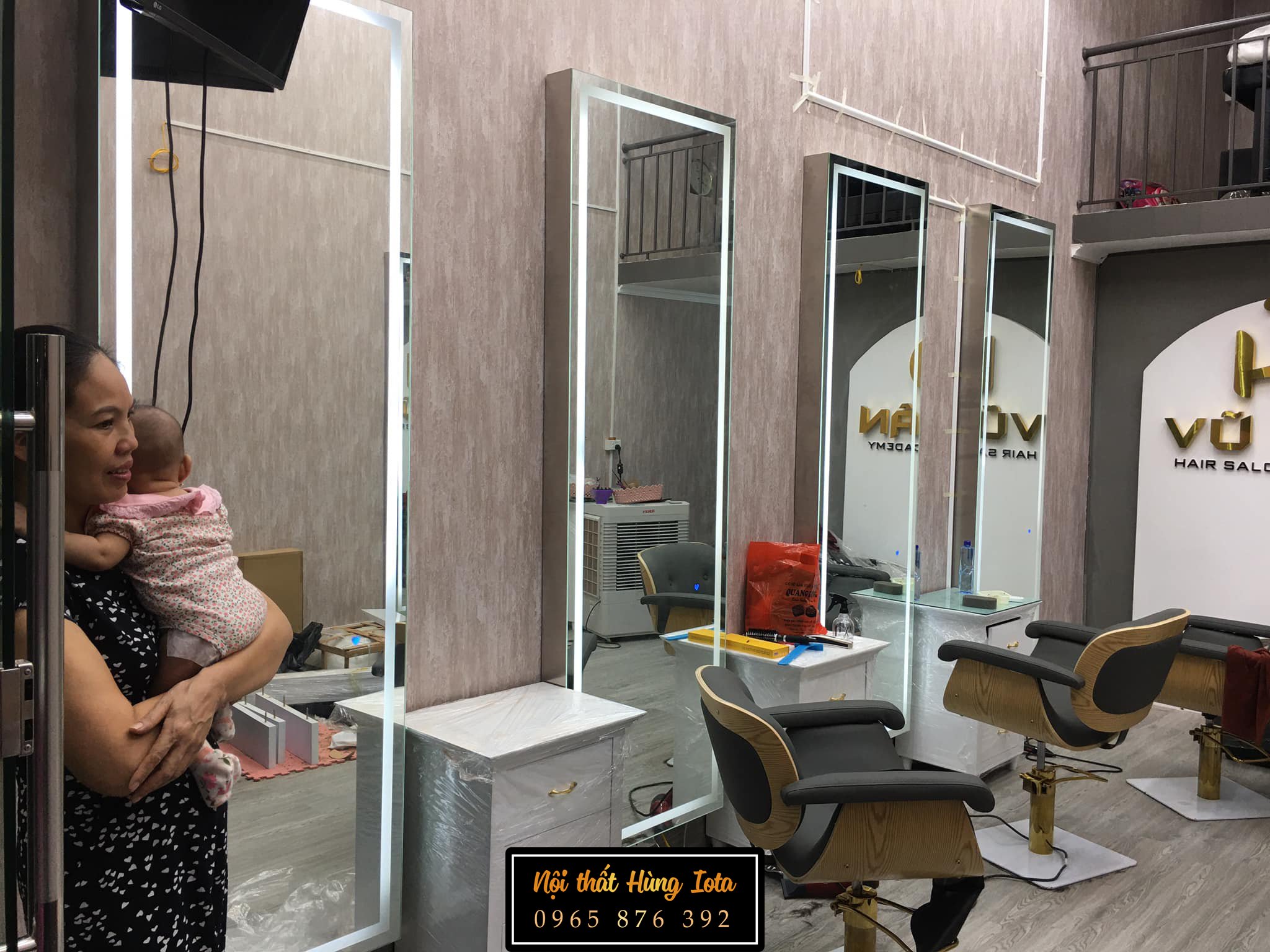 Lắp đặt gương cắt tóc tràn viền có đèn tại Bắc Ninh 