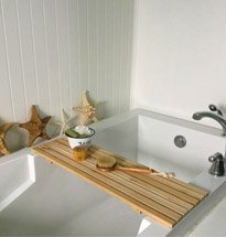 Kệ gỗ để ngang bồn tắm decor không gian đẹp thơ mộng KG83