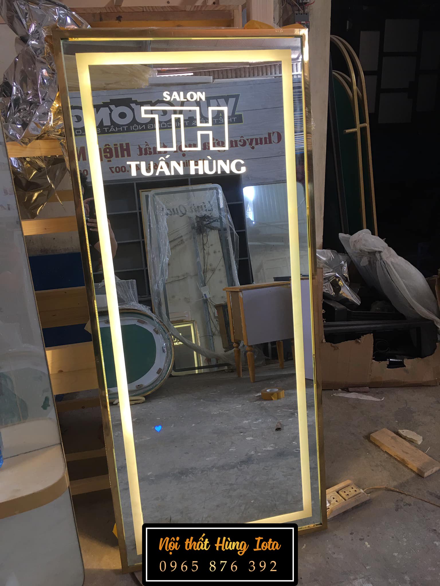 Xưởng sản xuất gương cắt tóc mạ vàng PVD uy tín ở Hà Nội