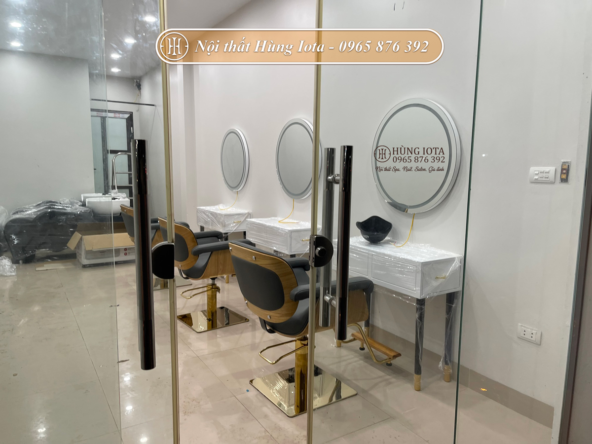 Lắp đặt gương cắt tóc tròn có đèn led cho salon ở Hà Nội