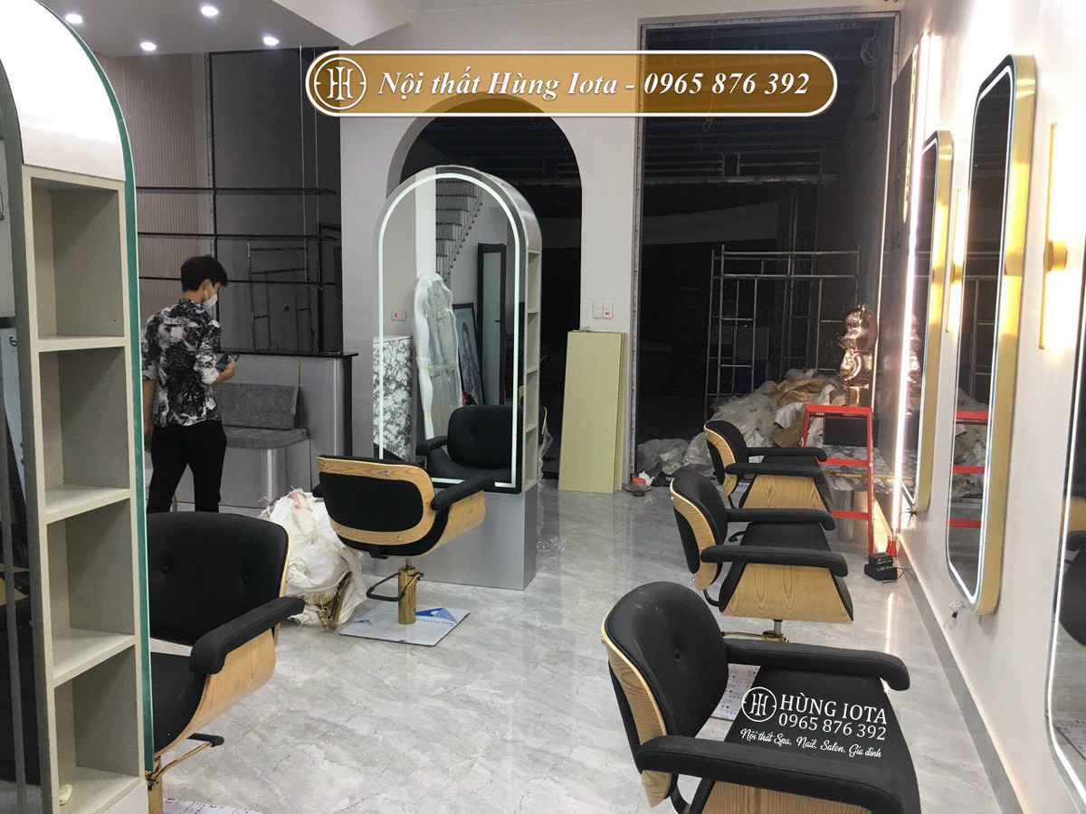 Lắp đặt gương cắt tóc viền mạ vàng cho salon ở Hà Nội