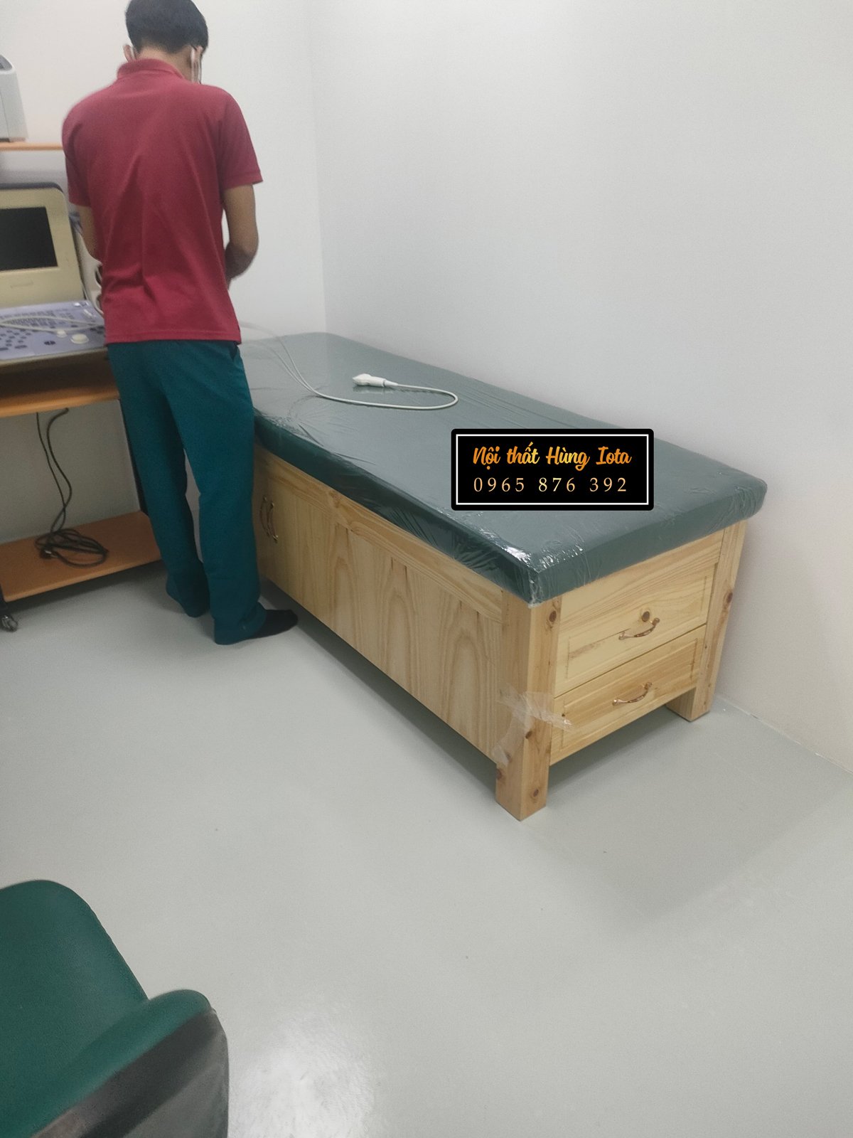 Lắp đặt giường gỗ bệnh viện cao cấp tại Đông Anh