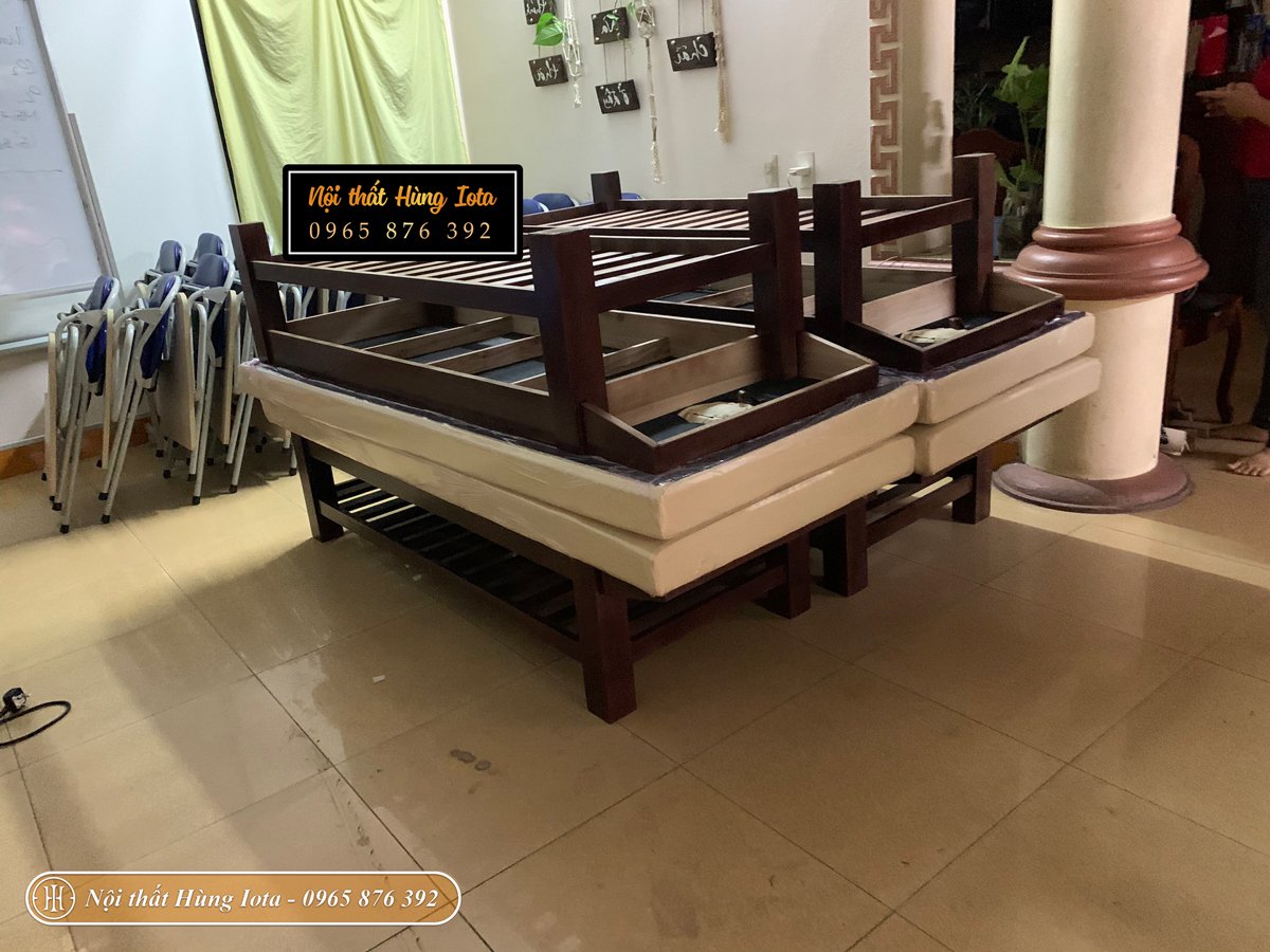 Giường massage body gỗ sồi cao cấp lắp đặt ở Hà Nội