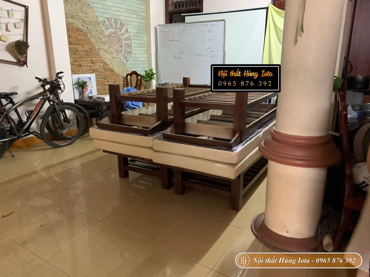 Lắp đặt giường massage gỗ sồi chân thấp cho spa ở Hà Nội