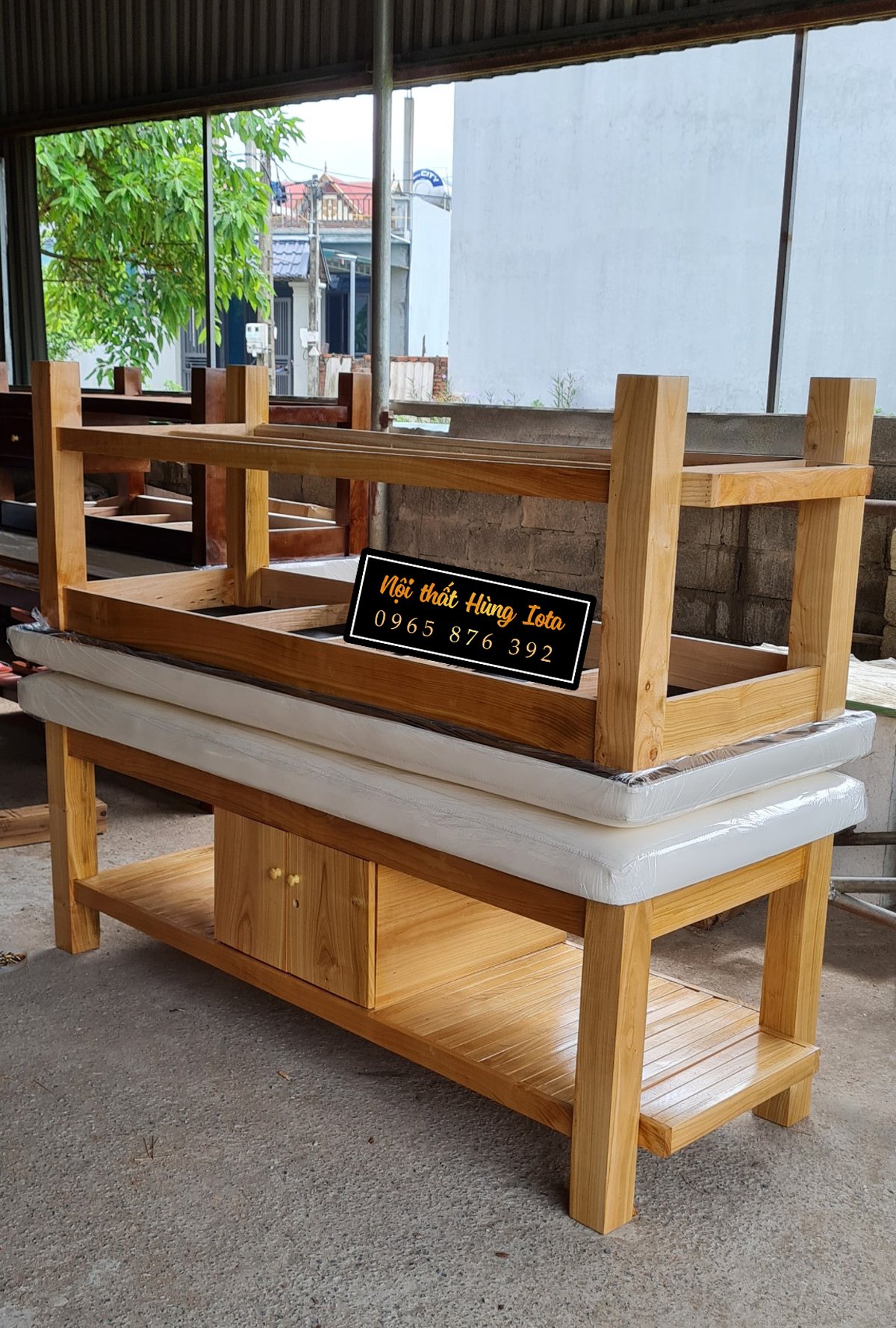 Xưởng sản xuất giường spa màu gỗ cho khách sạn