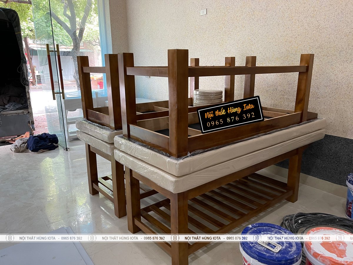 Lắp đặt giường spa phòng khám màu gỗ trầm ở Vĩnh Phúc
