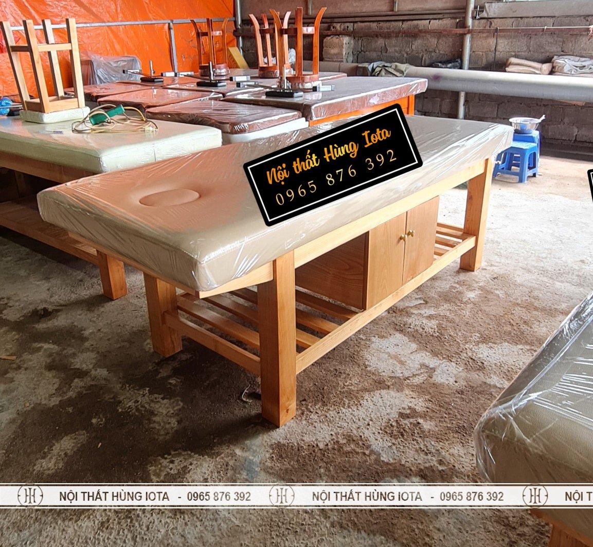 Giường massage màu gỗ cho spa ở Nghệ An