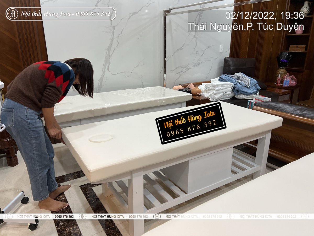 Lắp đặt giường spa màu trắng tại Thái Nguyên