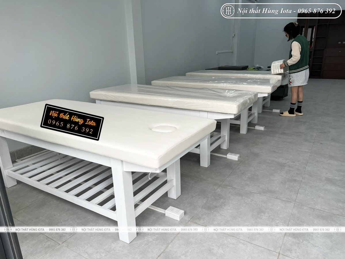 Lắp đặt giường spa màu trắng tại Từ Sơn