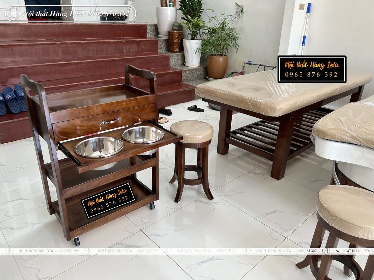 Lắp đặt nội thất spa màu gỗ óc chó ở Xuân Mai