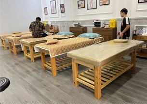Thumb giường spa màu gỗ cho phòng khám tại Hưng Yên