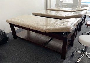 Thumb lắp đặt giường spa nâng đầu màu óc chó tại Trung Kính