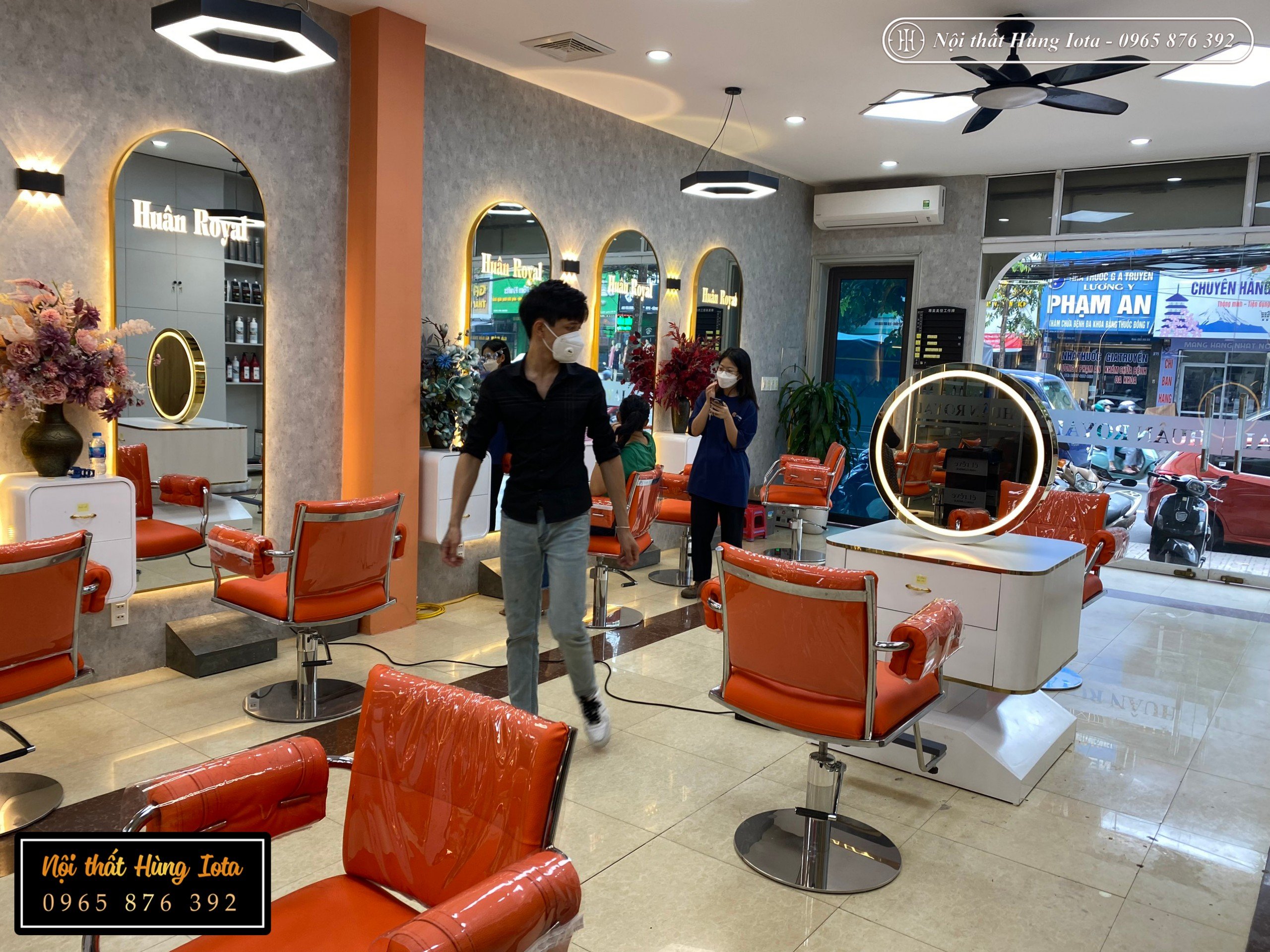 Lắp đặt gương cắt tóc vòm có đèn led tại Hà Nội
