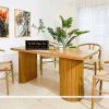 Bàn ăn chung cư màu gỗ tự nhiên thanh lịch