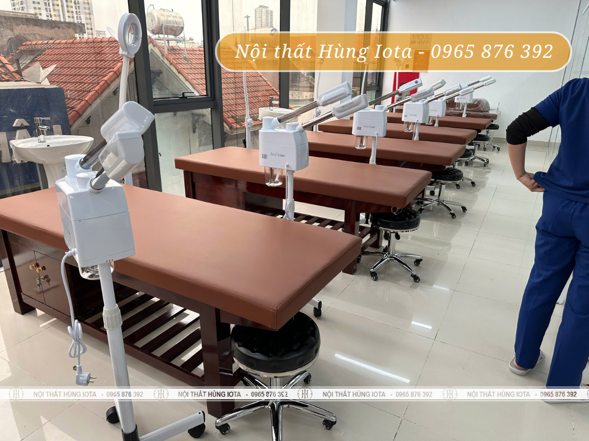 Lắp đặt giường spa trị liệu có tủ màu nâu tại Hà Đông