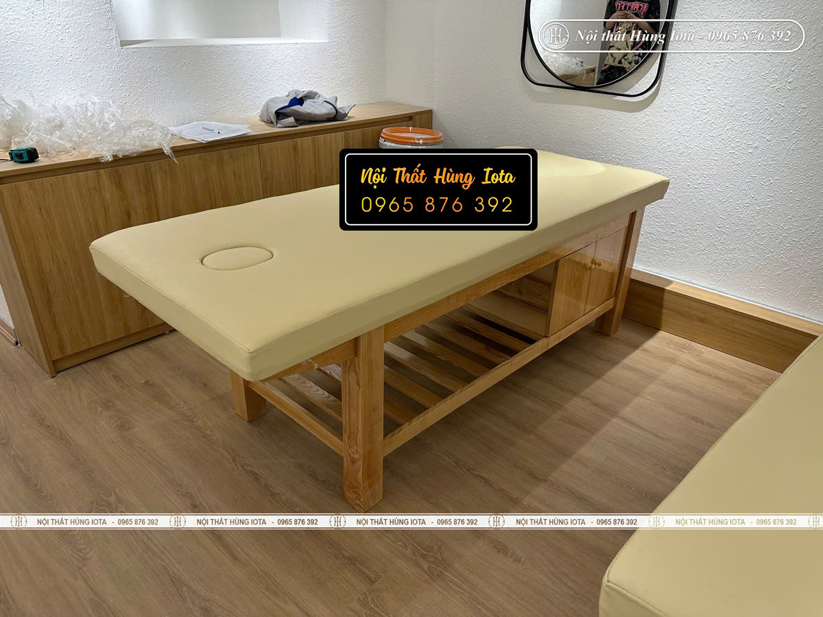 Lắp đặt giường spa màu gỗ có đệm bọc da cleo tại Nguyễn Chí Thanh