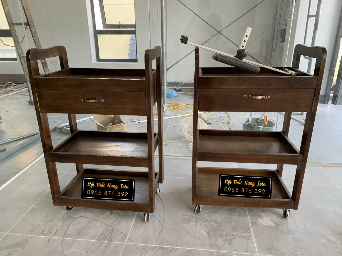 Xe đẩy spa màu gỗ óc chó