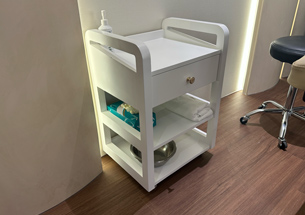 Thumb xe đẩy spa màu trắng có bánh xe
