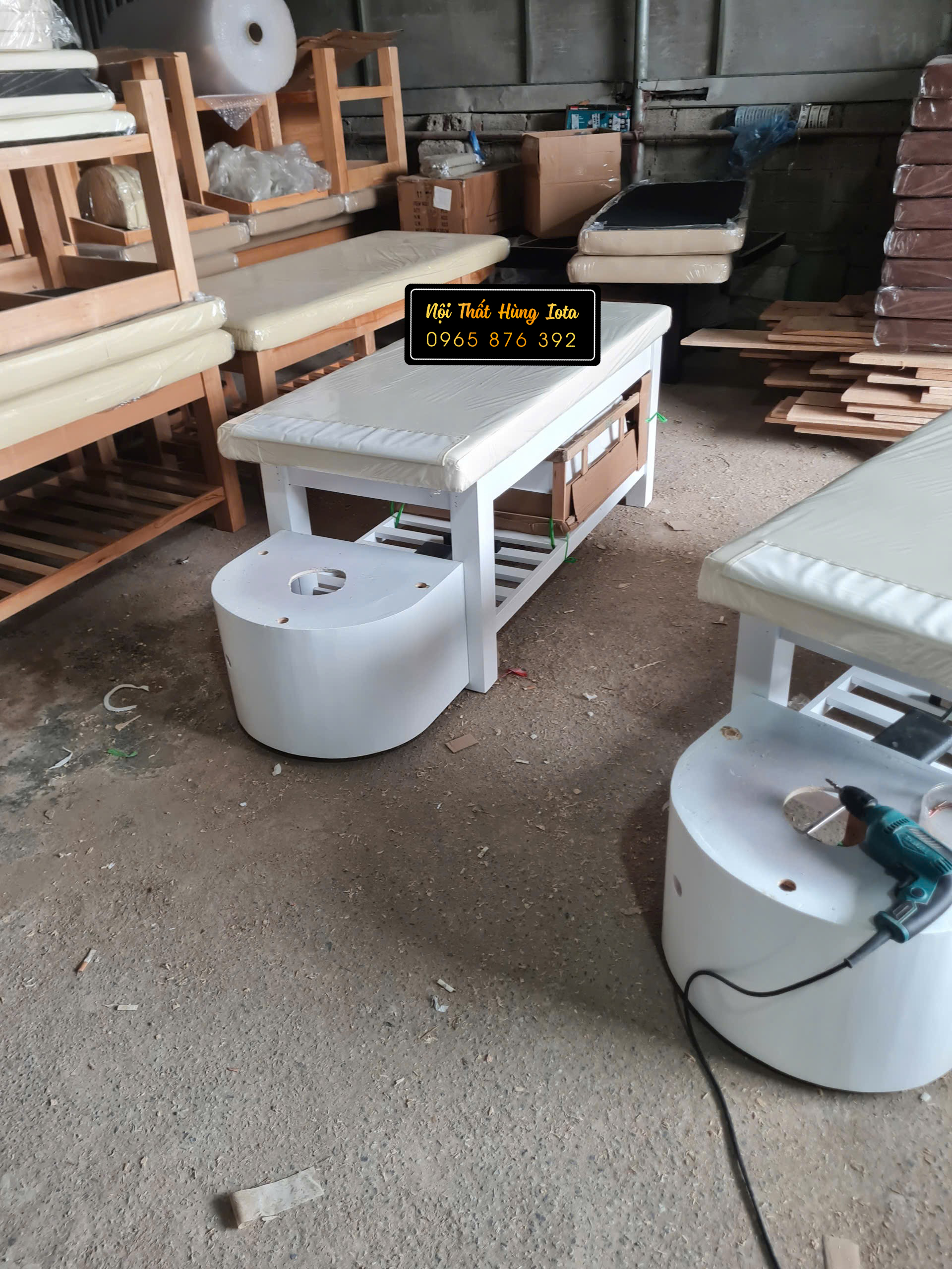 Sản xuất giường gội bồn sứ gửi sang Lào
