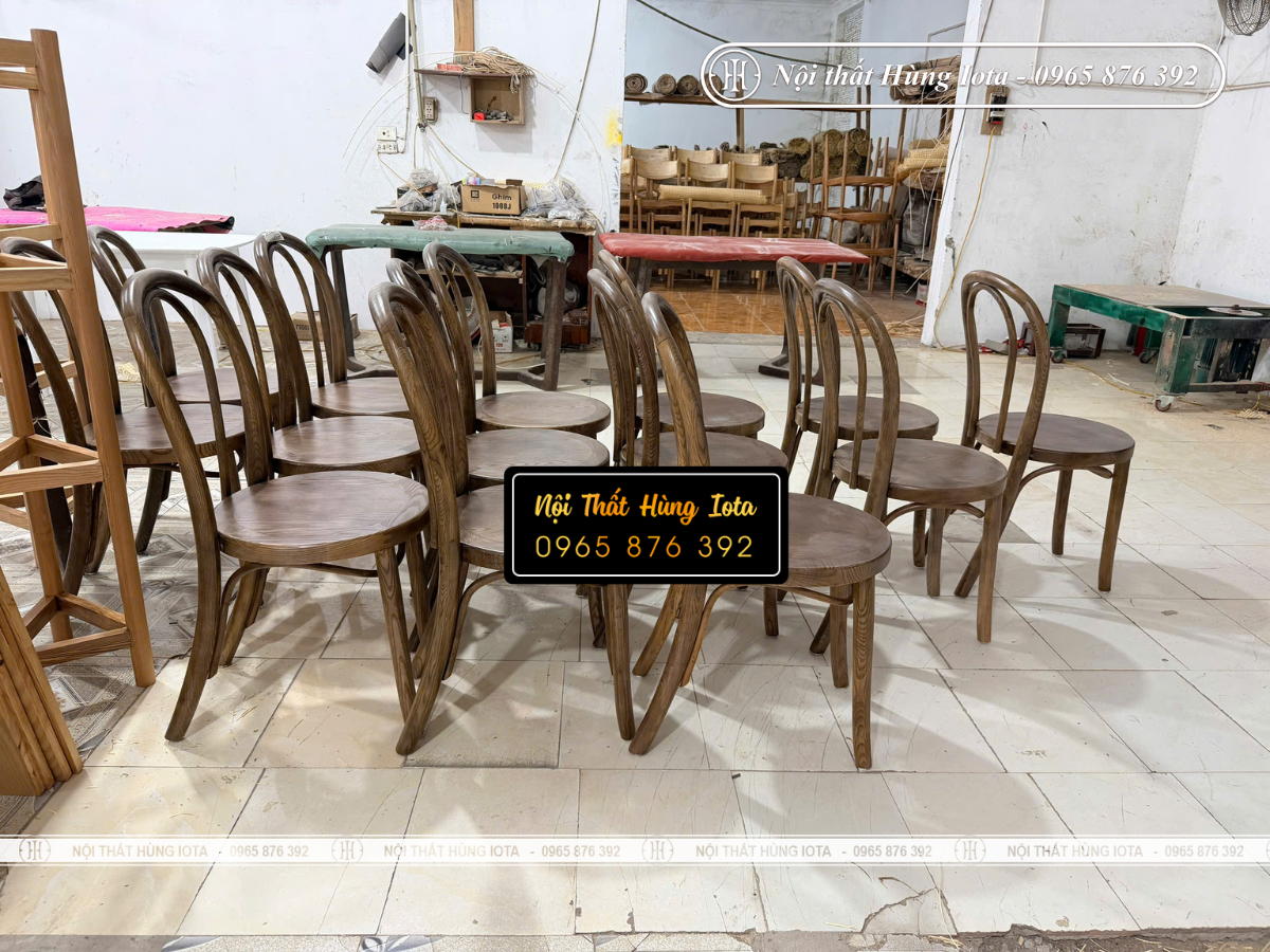 Sản xuất ghế Thonet lưng cong