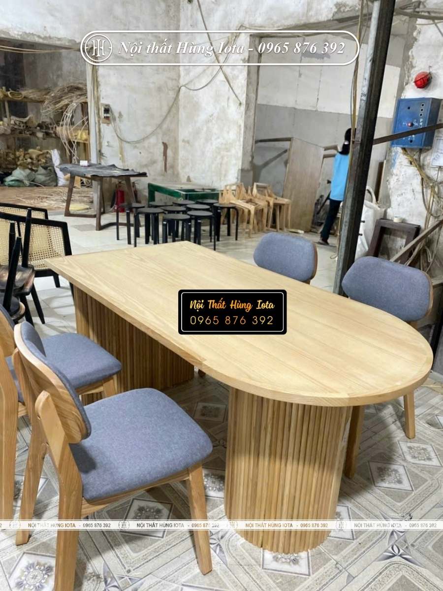 Bàn ăn phi thuyền 4 ghế tai voi