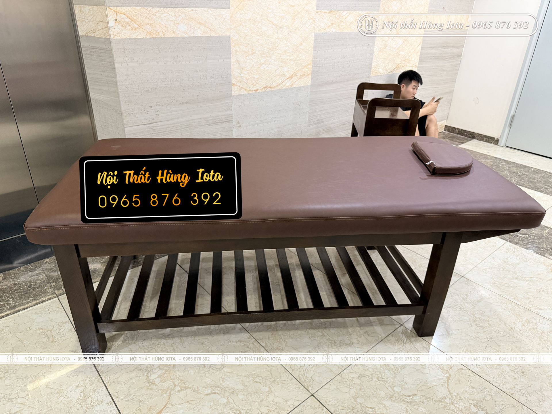 Giường spa đệm mềm ở chung cư màu nâu óc chó