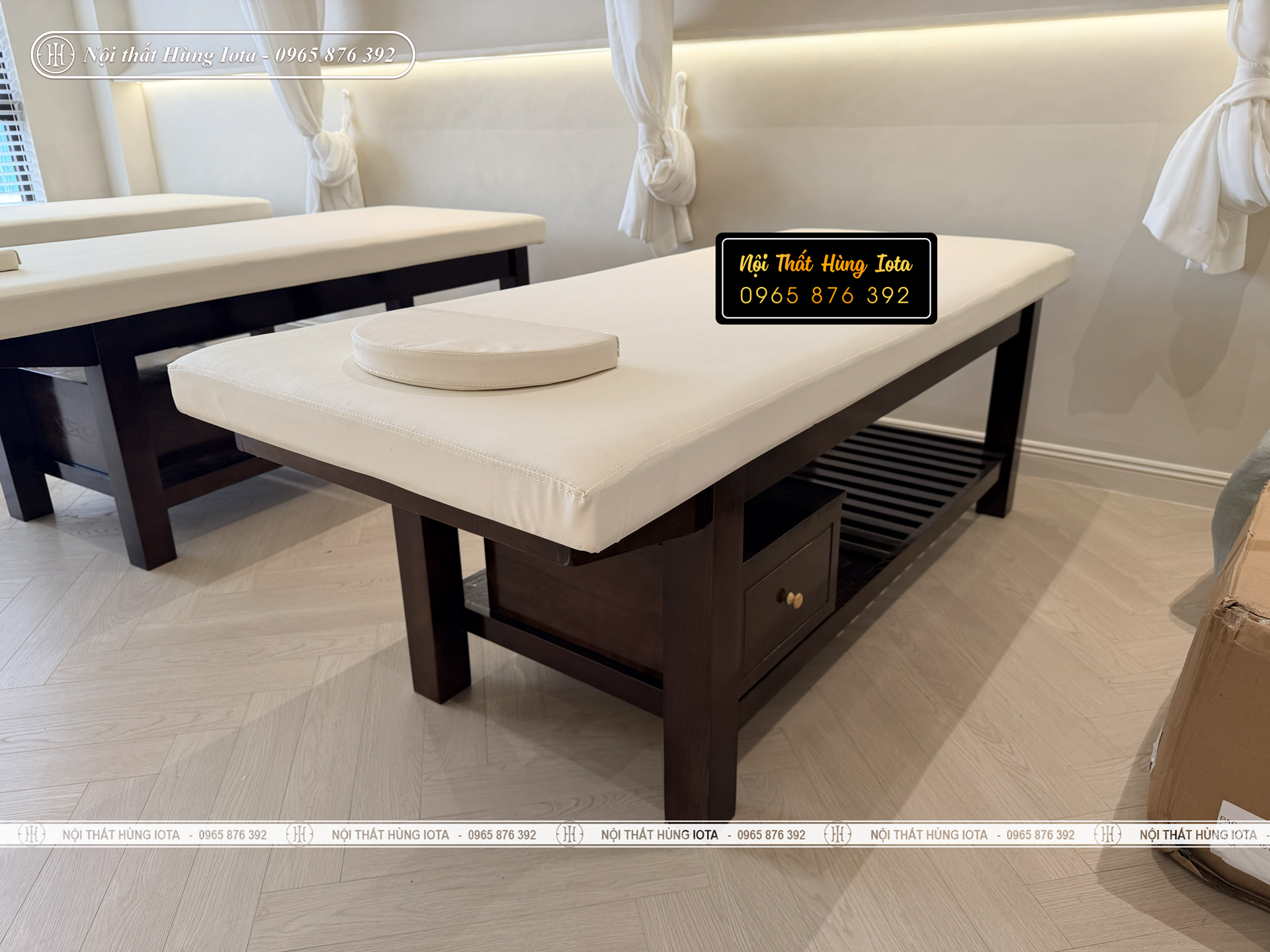Giường spa gỗ sồi ở Đống Đa có tủ đầu giường
