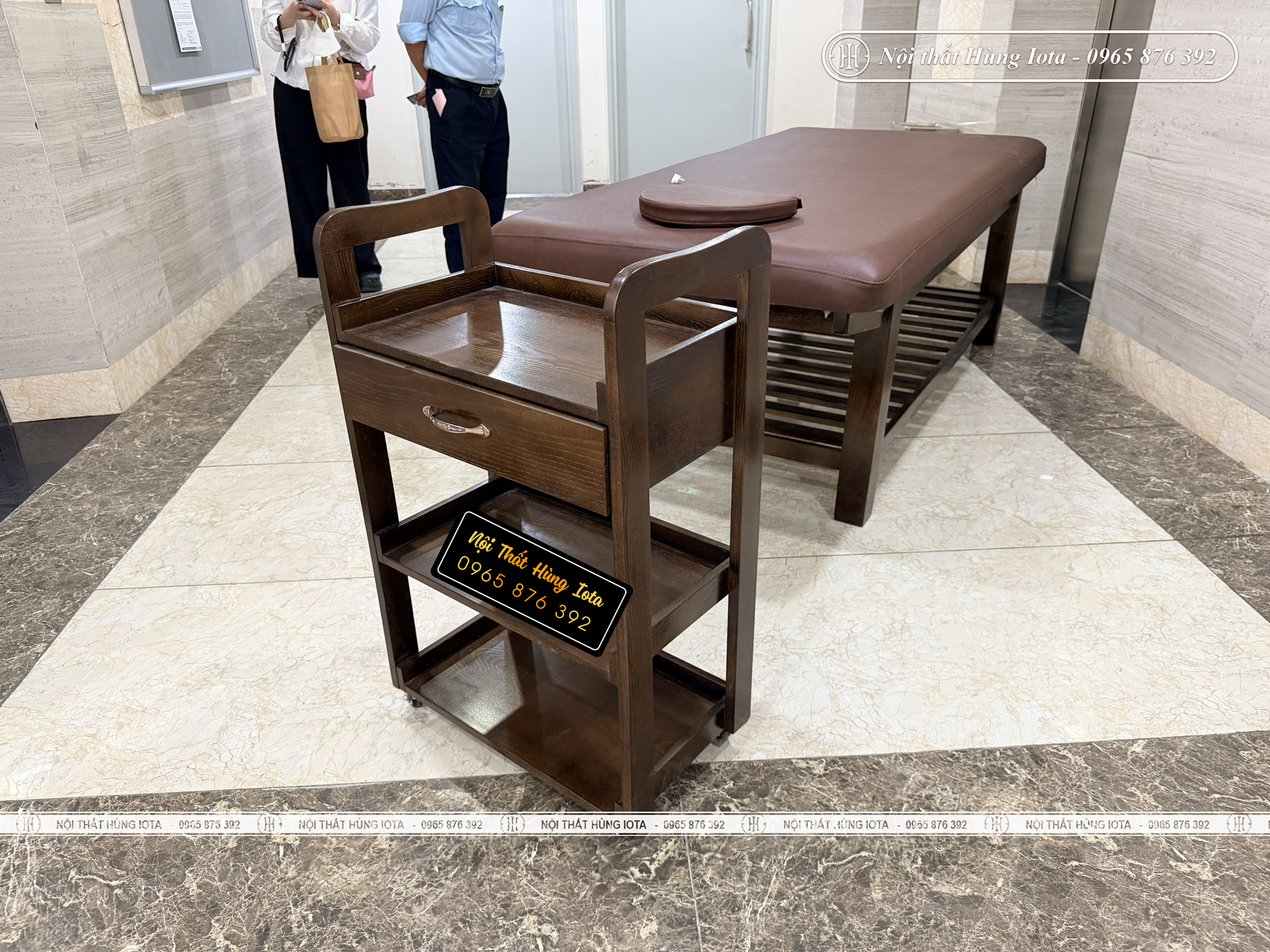 Xe đẩy spa màu nâu ở Cầu Giấy