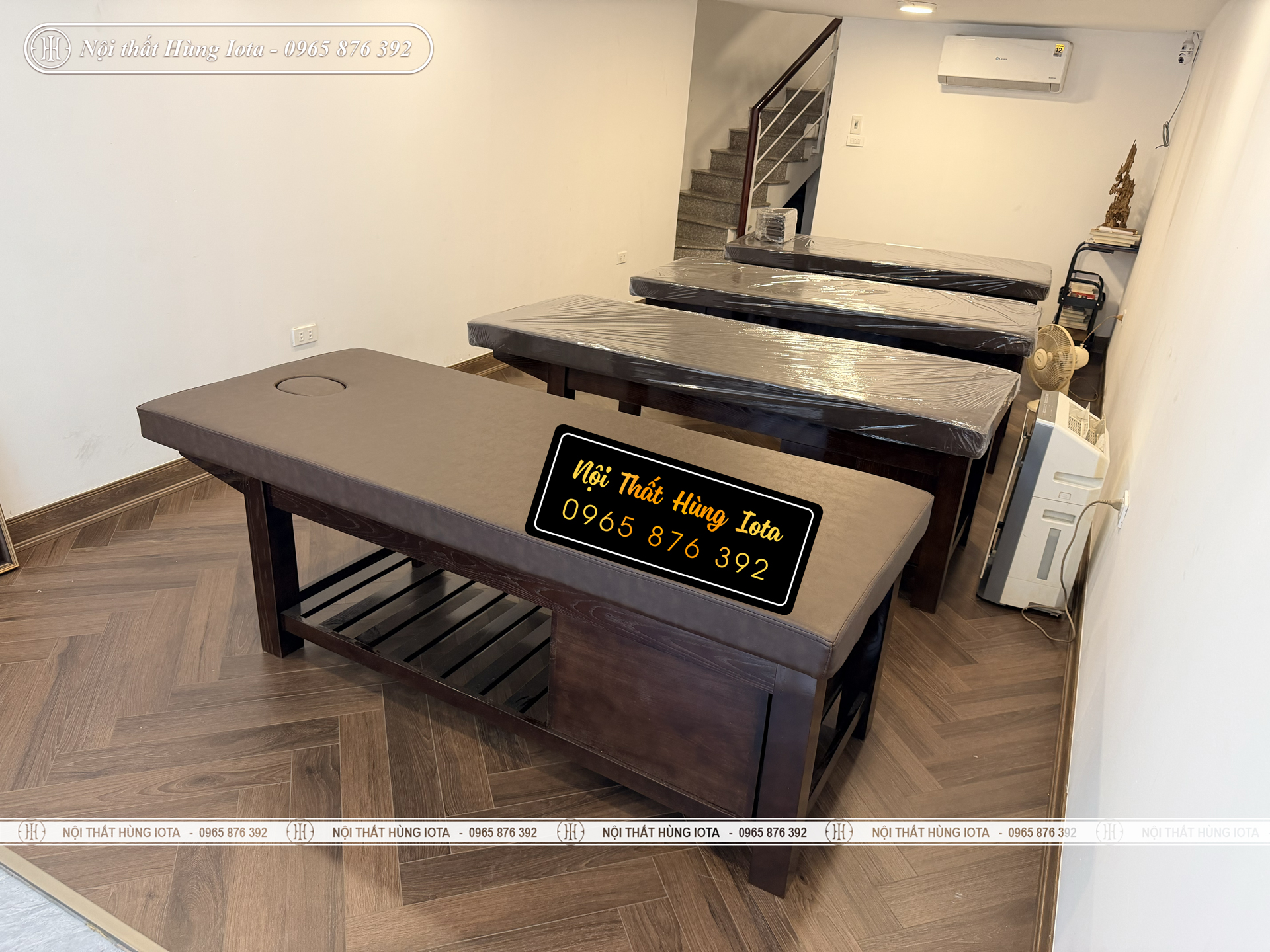 Giường spa có tủ màu nâu óc chó ở Hai Bà Trưng
