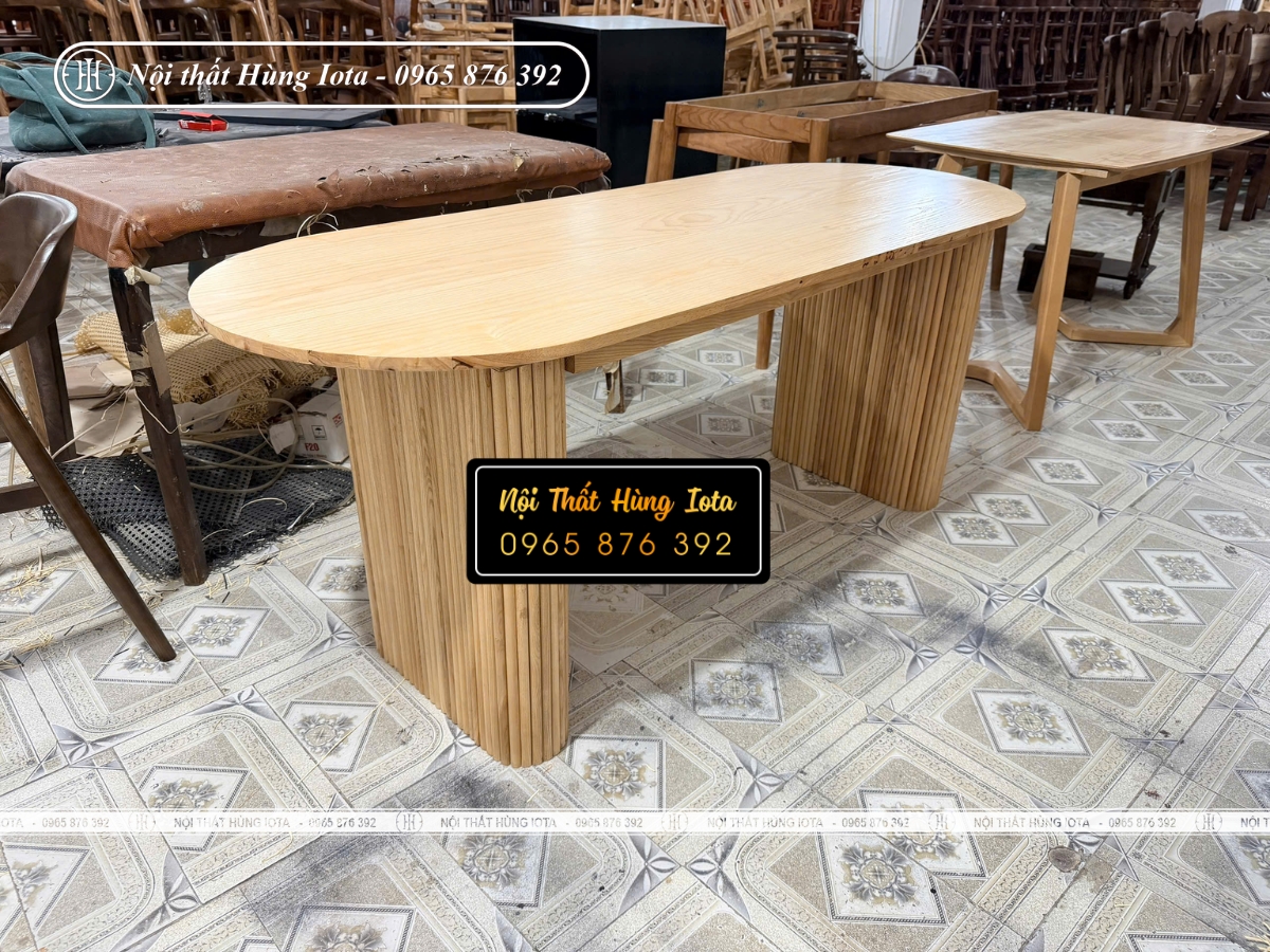 Bàn cafe oval màu gỗ chân ốp nan