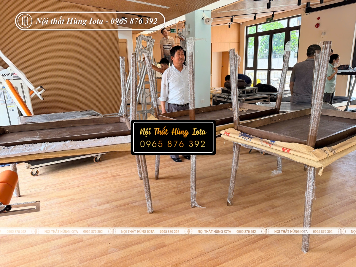 Lắp đặt bàn ghế ăn gỗ cho viện dưỡng lão ở Hà Đông
