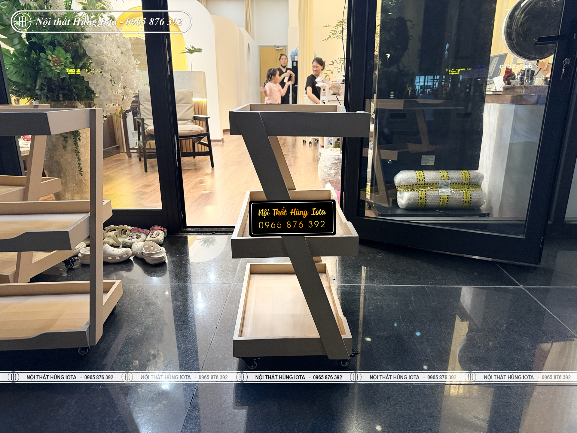 Lắp đặt xe đẩy 3 tầng chữ Z cho Ami Spa