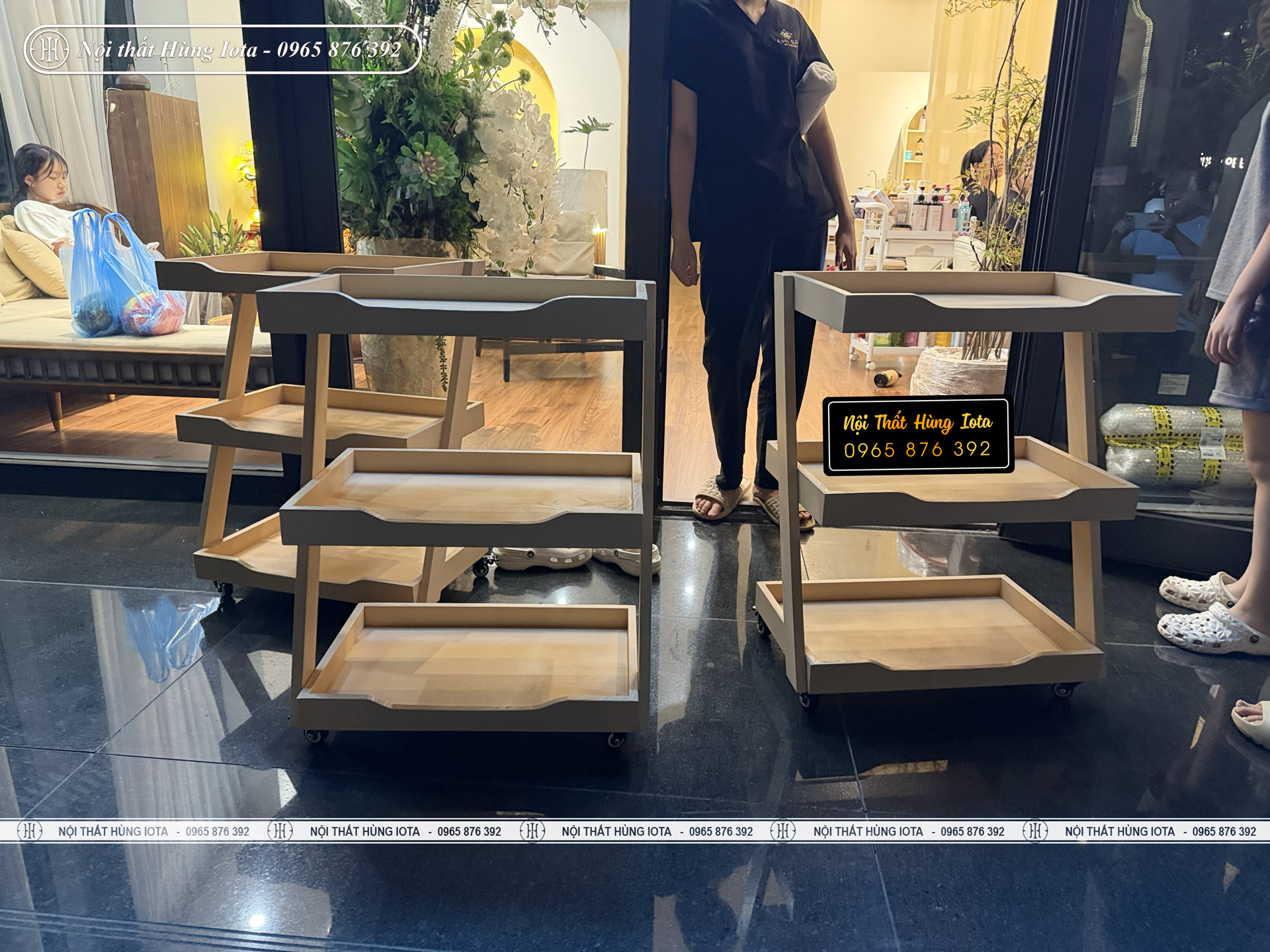Lắp đặt xe đẩy chữ Z 3 tầng cho Ami Spa ở The Matrix One