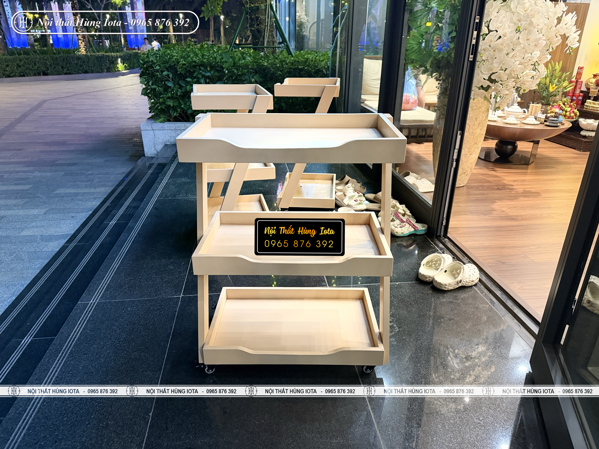 Xe đẩy chữ Z gỗ sồi cho Ami Spa