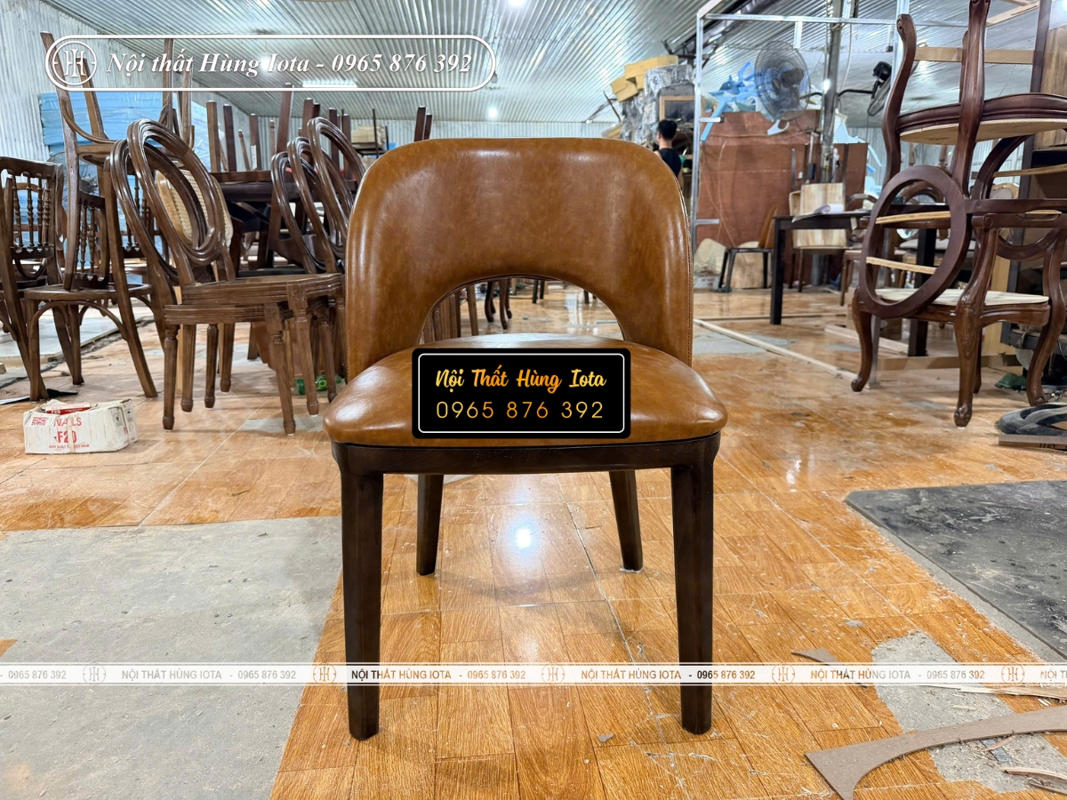 Ghế cafe lưng thoáng bọc da màu nâu sang trọng